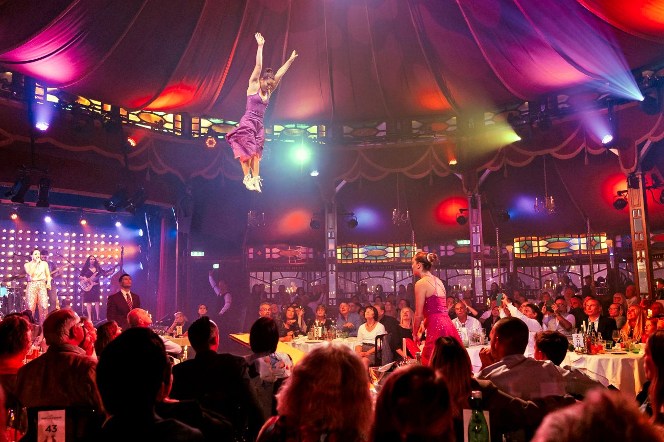 Das Duo Vol au Vent auf dem Teeterboard im PALAZZO Spiegelpalast.