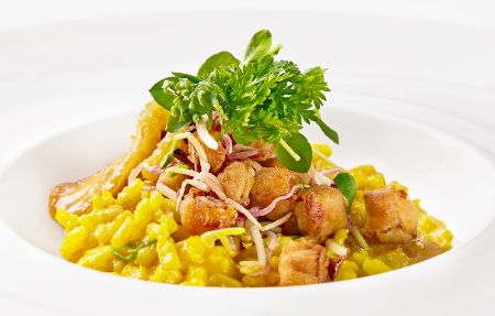 Der vegetarische Zwischengang im Toni Mörwald PALAZZO Wien: Tofu & Reis: Spicy Curry-Risotto – Crunchy Tofu – Banane