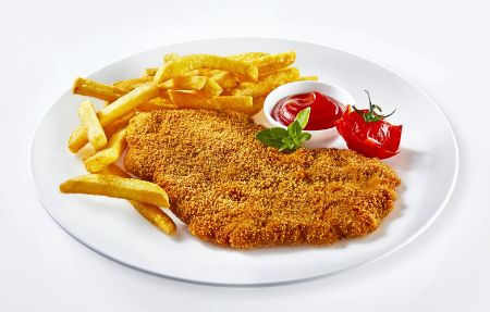 Der Hauptgang des Kindermenüs im PALAZZO: Knuspriges Hähnchenschnitzel mit Pommes frites & Ketchup
